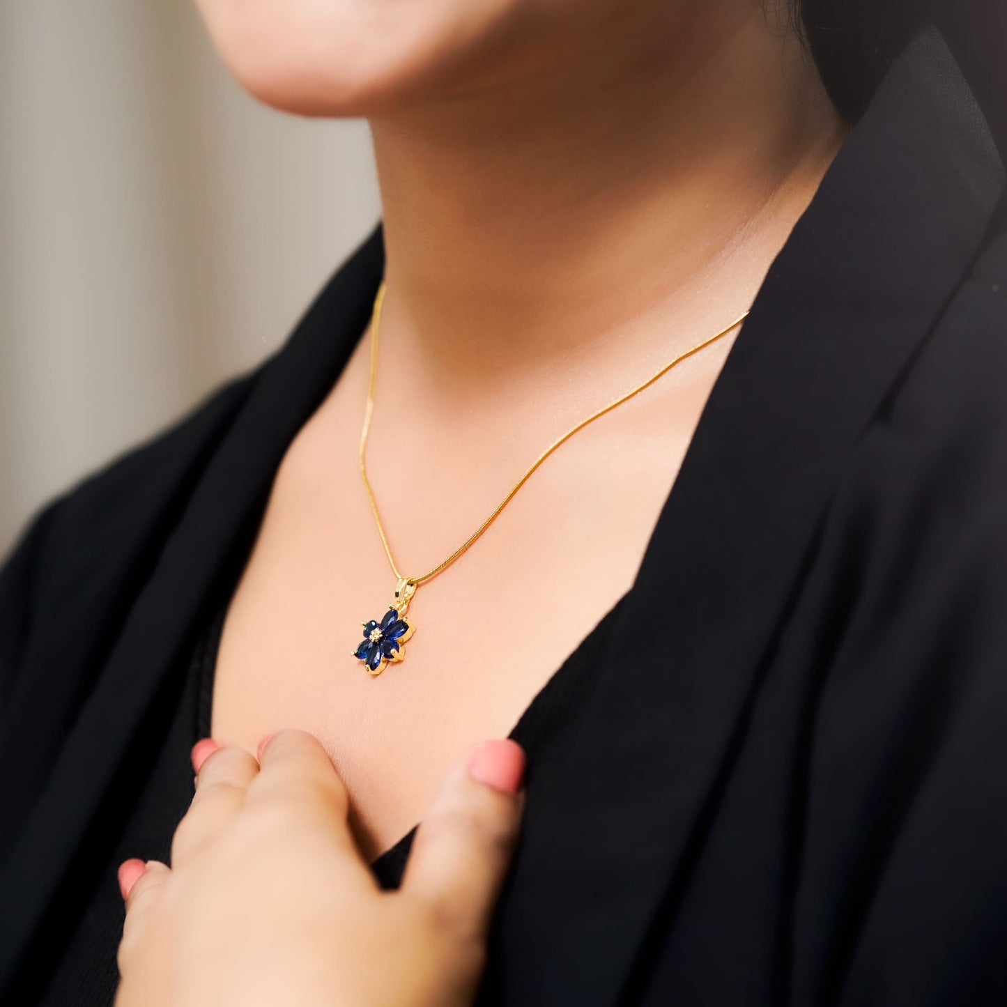 Daisy Floral Pendant - Zevaraat