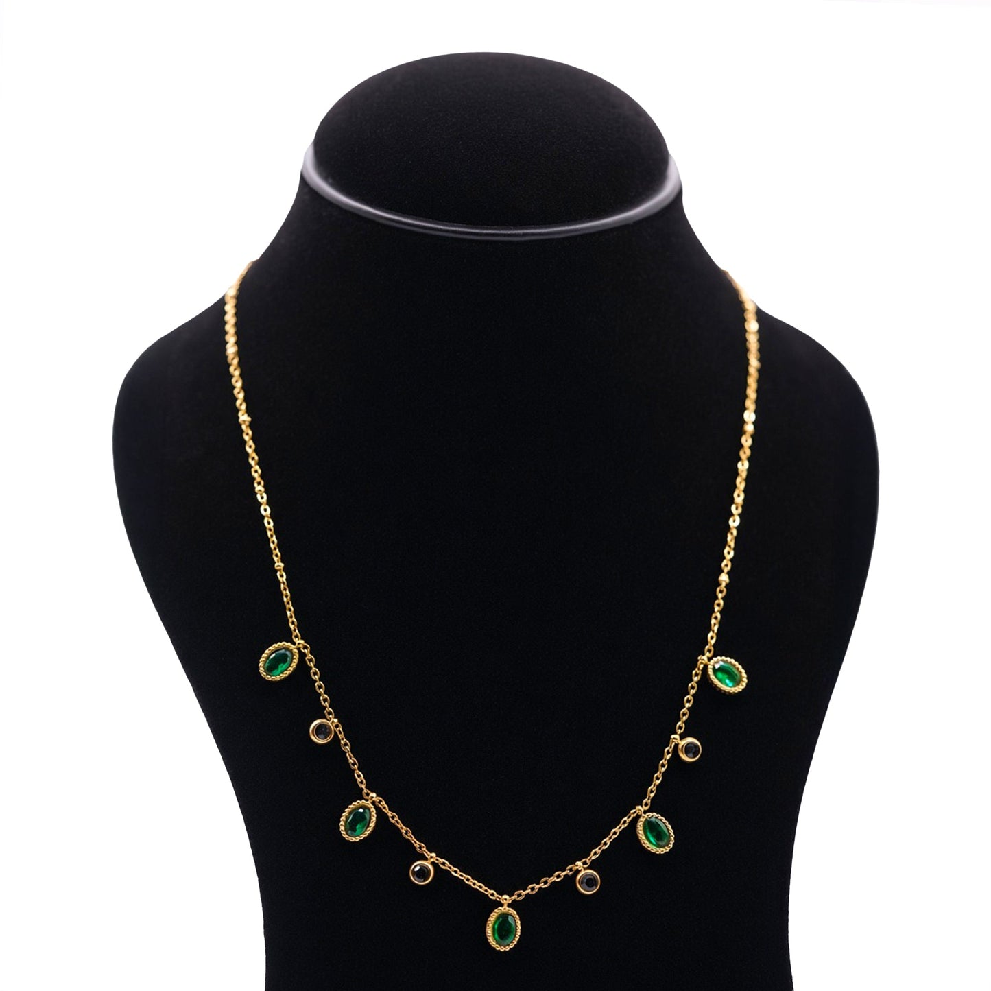Emerald Oval Charm Necklace - Zevaraat
