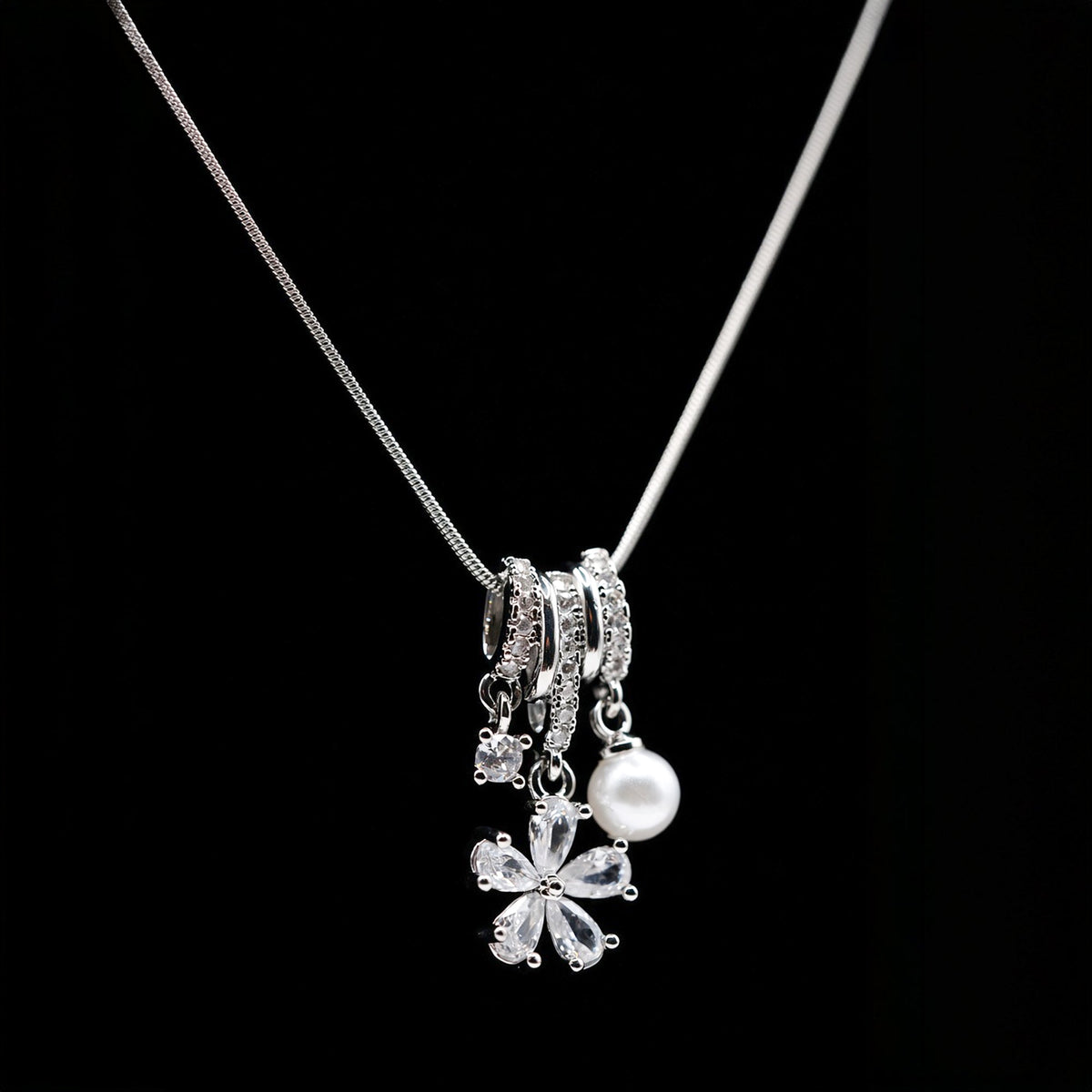 Daisy Solitaire AD Pendant - Zevaraat