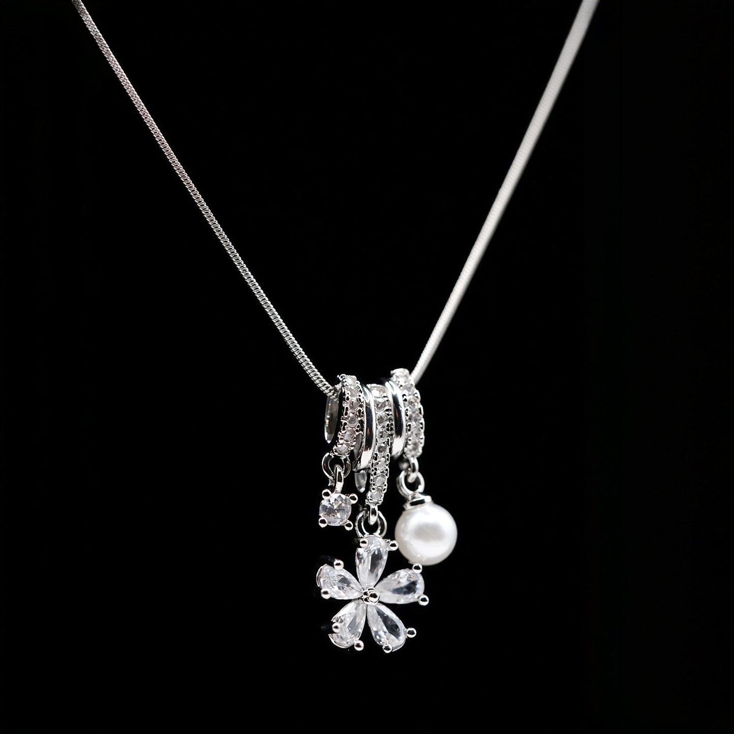 Daisy Solitaire AD Pendant - Zevaraat