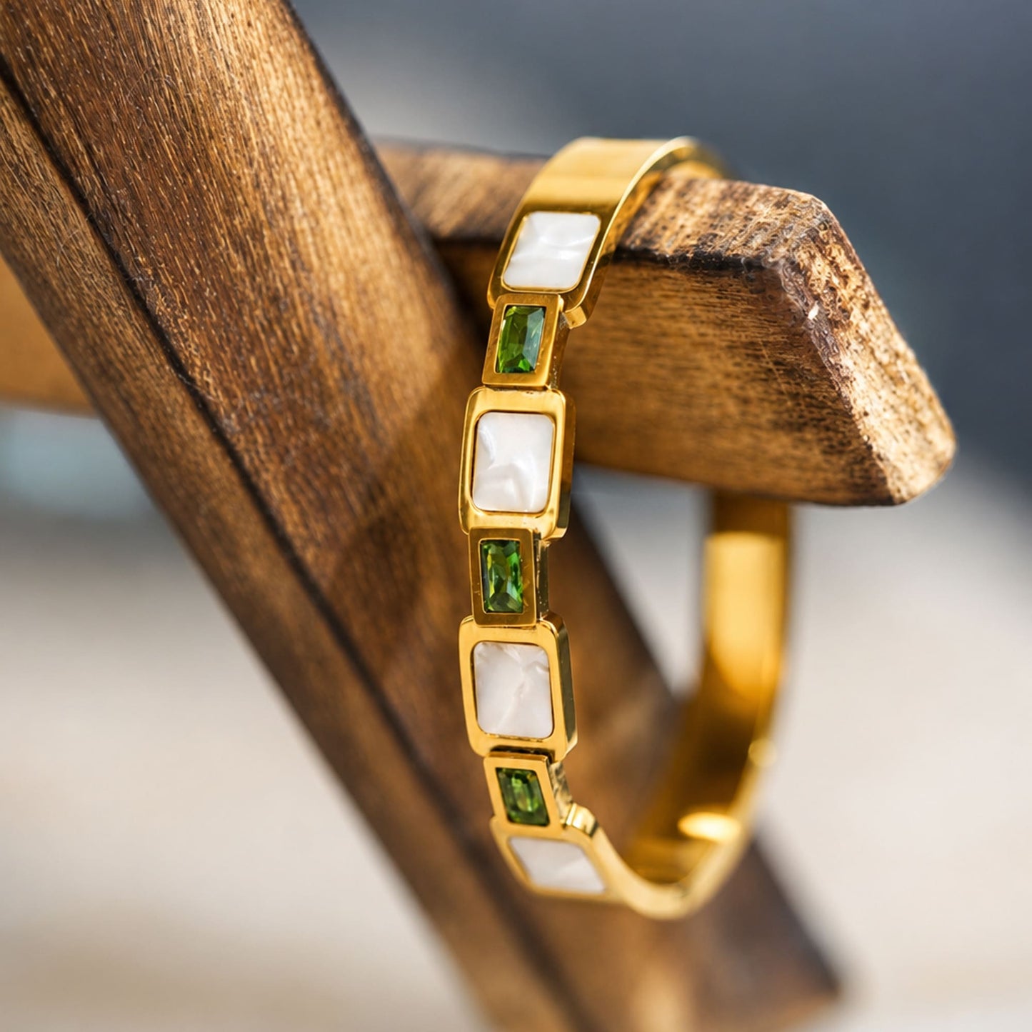 Emerald and Marble White Stones Bangle - Zevaraat