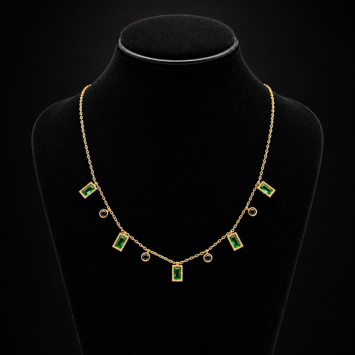 Emerald Cascade Necklace - Zevaraat