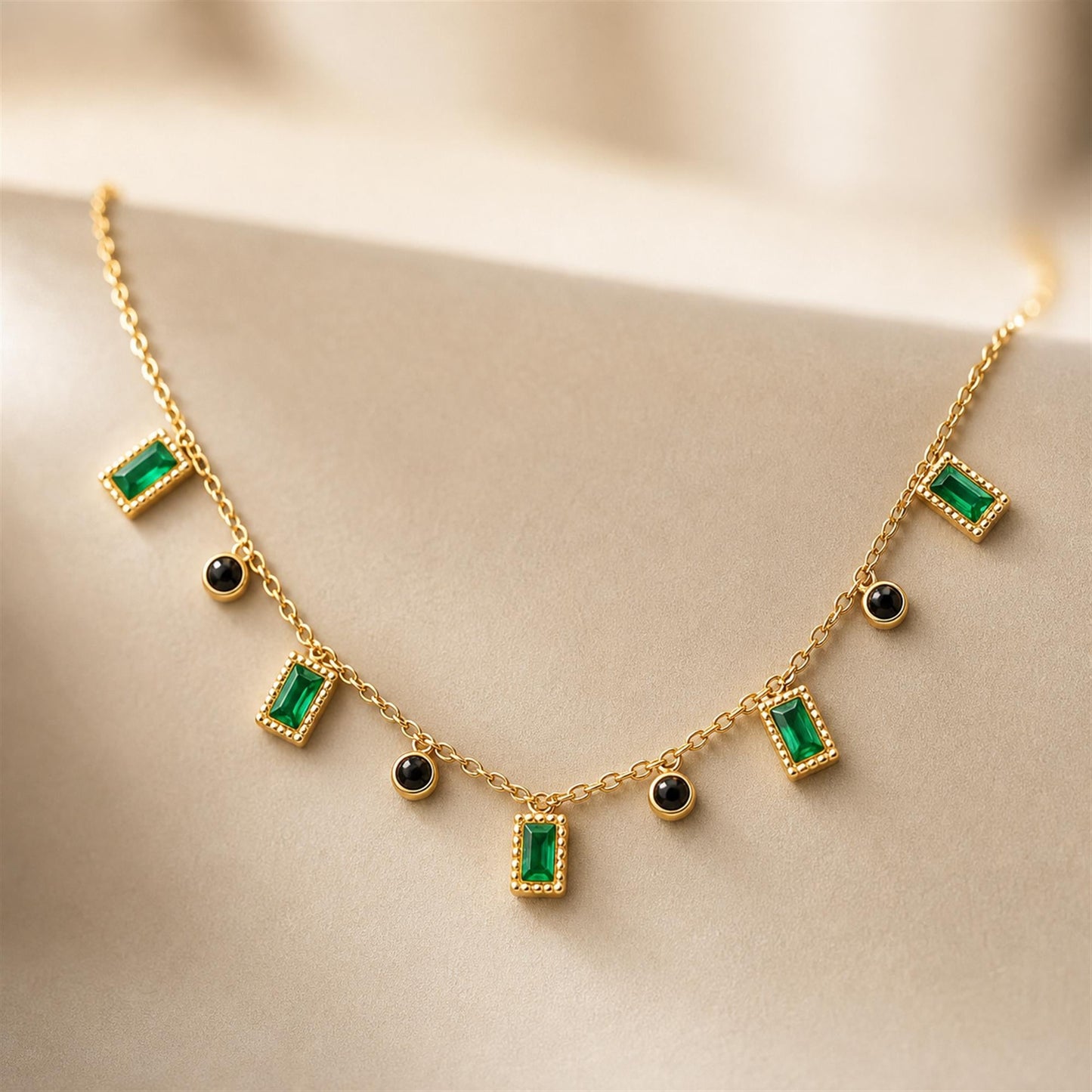 Emerald Cascade Necklace - Zevaraat