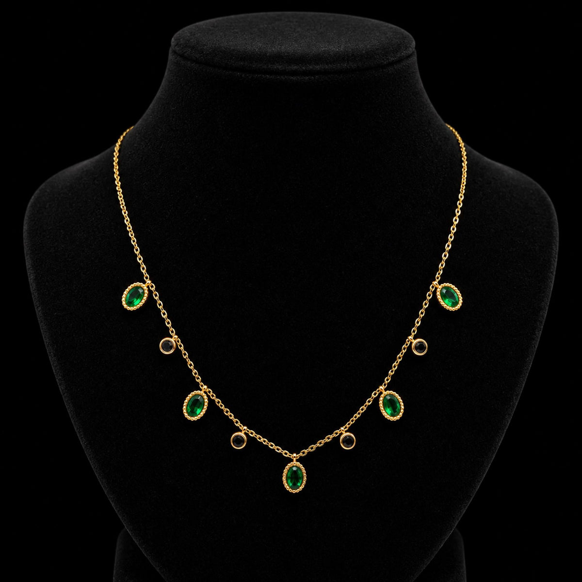 Emerald Oval Charm Necklace - Zevaraat