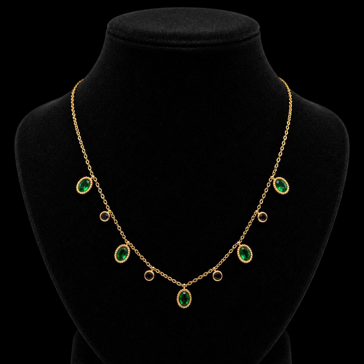 Emerald Oval Charm Necklace - Zevaraat