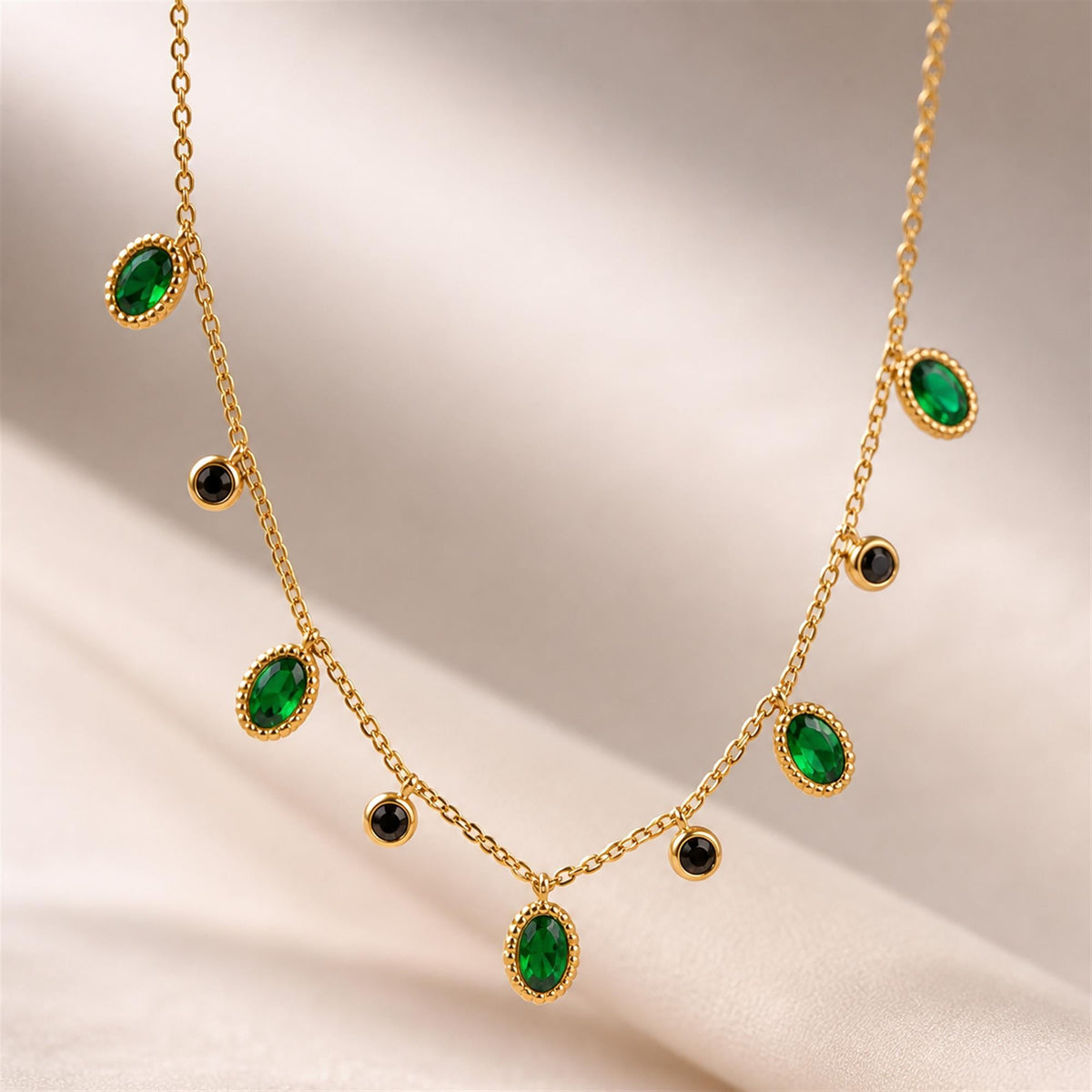 Emerald Oval Charm Necklace - Zevaraat