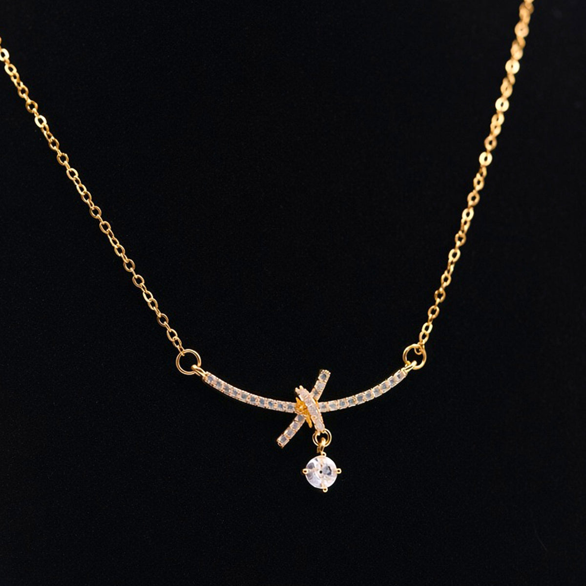 Love Knot Solitaire Golden Pendant - Zevaraat