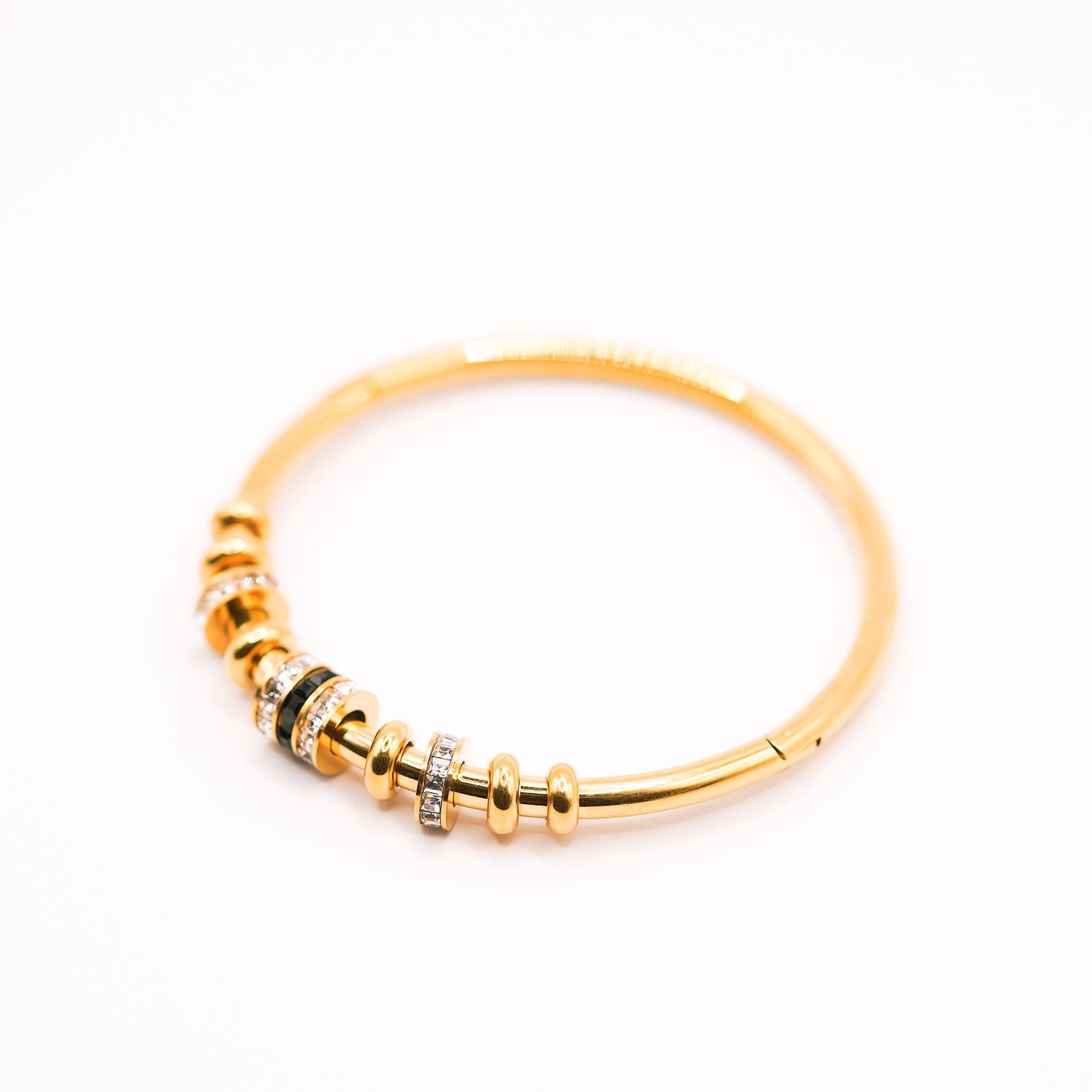 Solitary Spark Bangle - Zevaraat